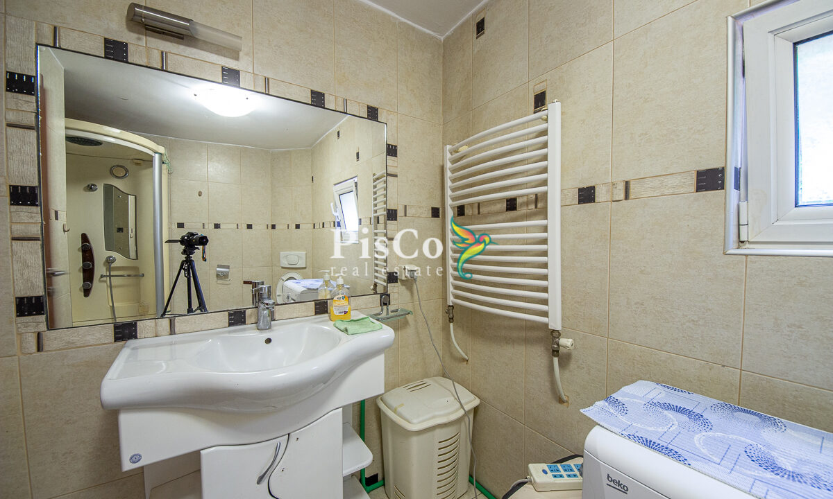 Izdavanje, porodična kuća, Donja Gorica, 210m2, Podgorica-2768