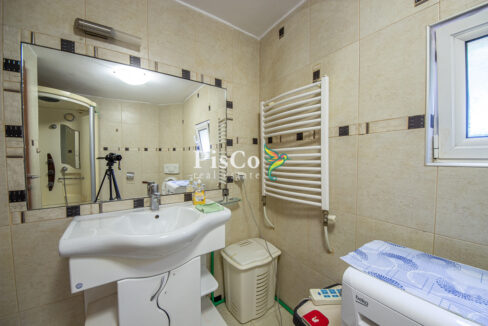 Izdavanje, porodična kuća, Donja Gorica, 210m2, Podgorica-2768