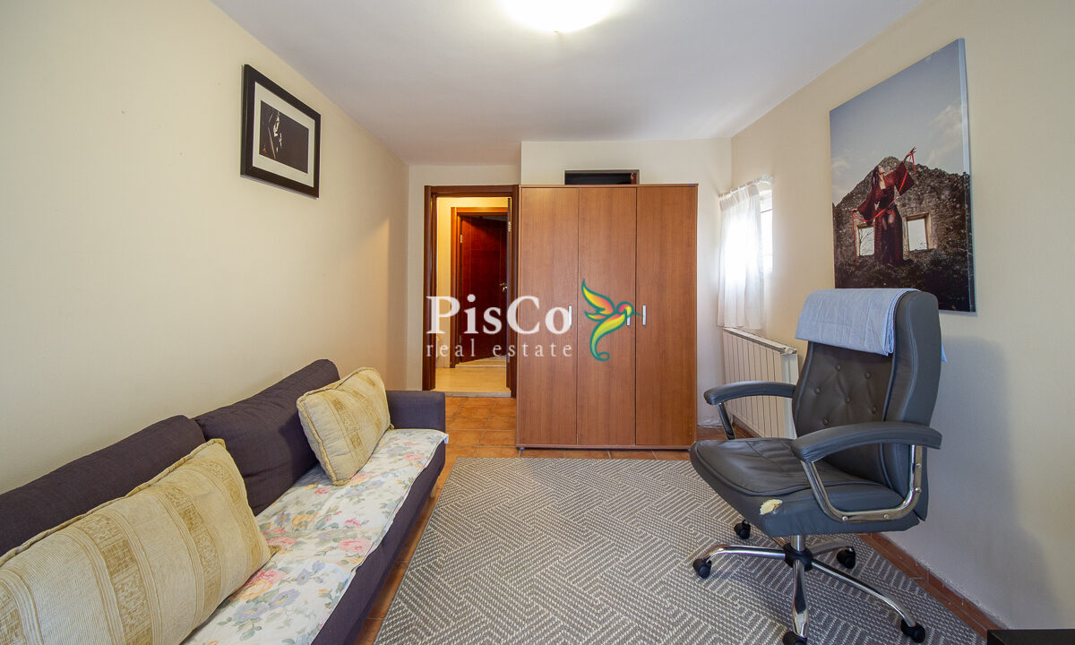 Izdavanje, porodična kuća, Donja Gorica, 210m2, Podgorica-2769