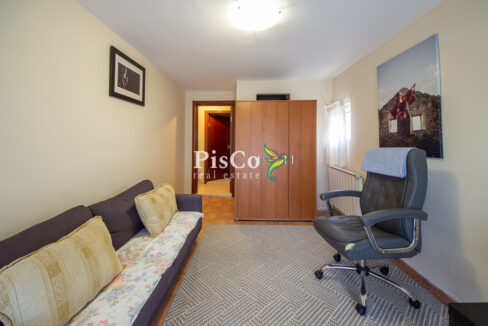 Izdavanje, porodična kuća, Donja Gorica, 210m2, Podgorica-2769