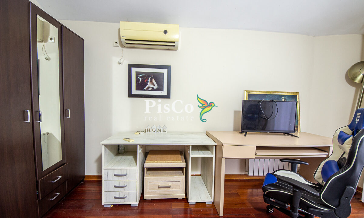 Izdavanje, porodična kuća, Donja Gorica, 210m2, Podgorica-2772