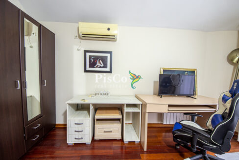 Izdavanje, porodična kuća, Donja Gorica, 210m2, Podgorica-2772