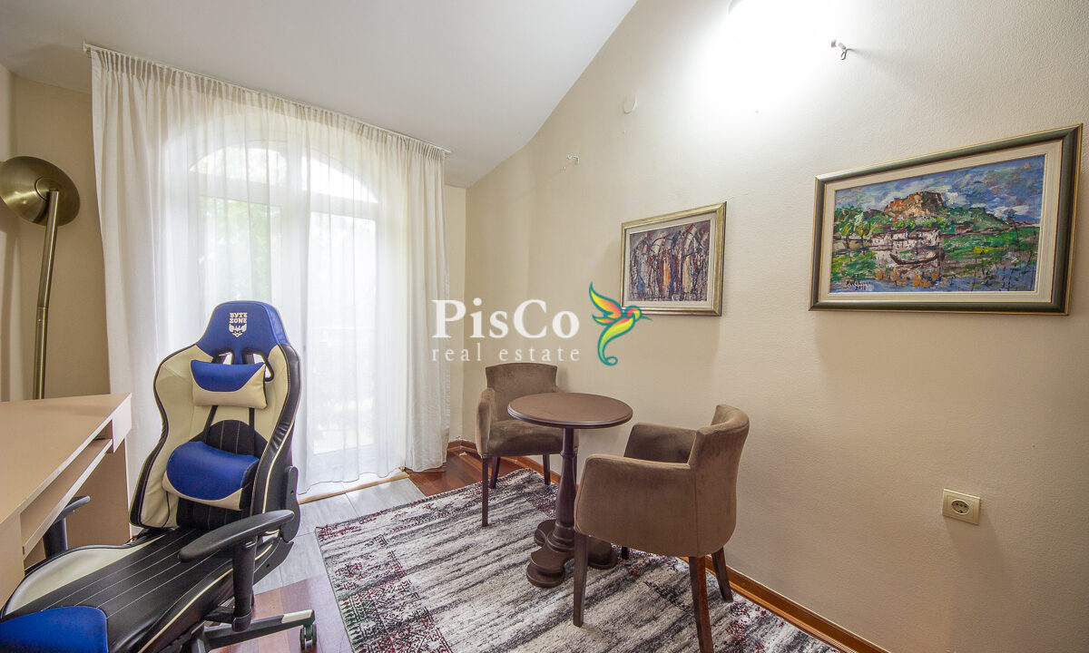 Izdavanje, porodična kuća, Donja Gorica, 210m2, Podgorica-2773