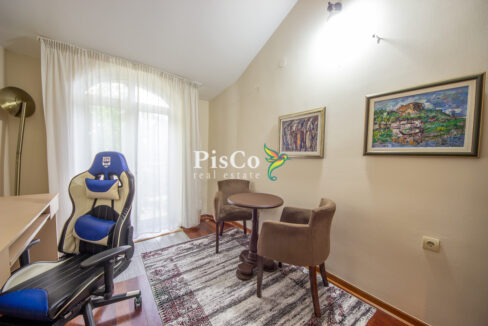 Izdavanje, porodična kuća, Donja Gorica, 210m2, Podgorica-2773