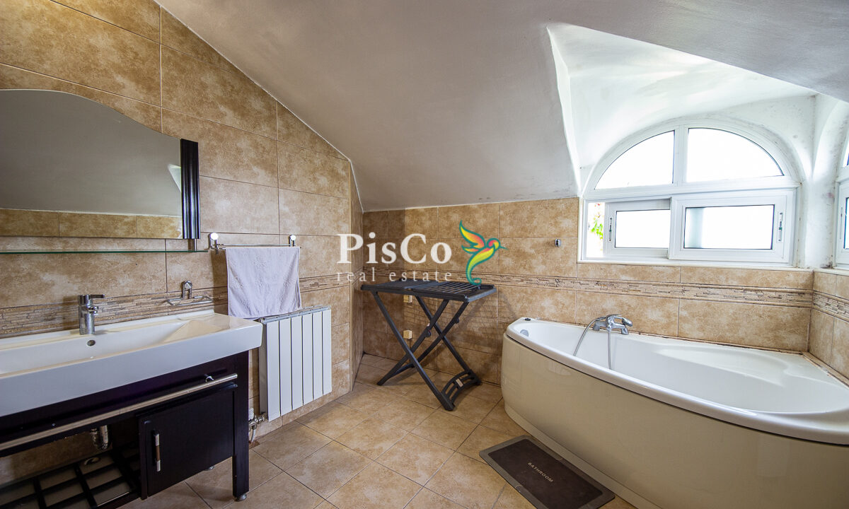 Izdavanje, porodična kuća, Donja Gorica, 210m2, Podgorica-2774