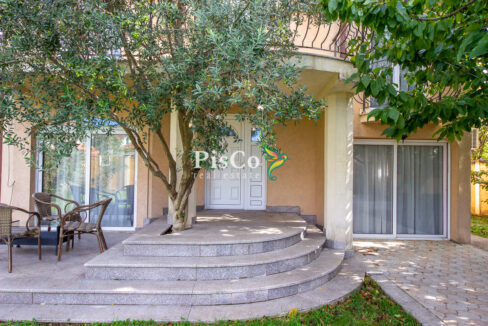 Izdavanje, porodična kuća, Donja Gorica, 210m2, Podgorica-2779