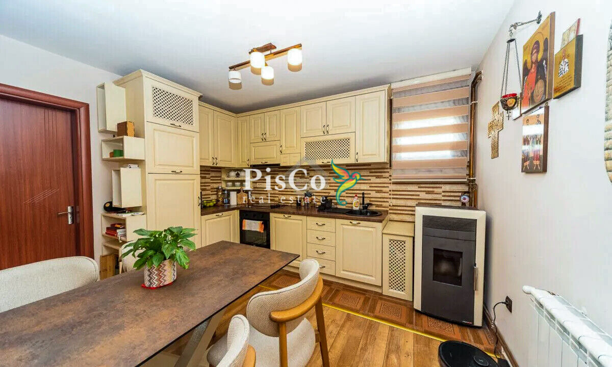 Prodaja, kuća, 200m2, Donja Gorica, Podgorica--8