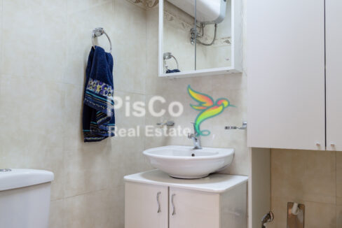 Nenamješten trosoban stan kod hrama-10