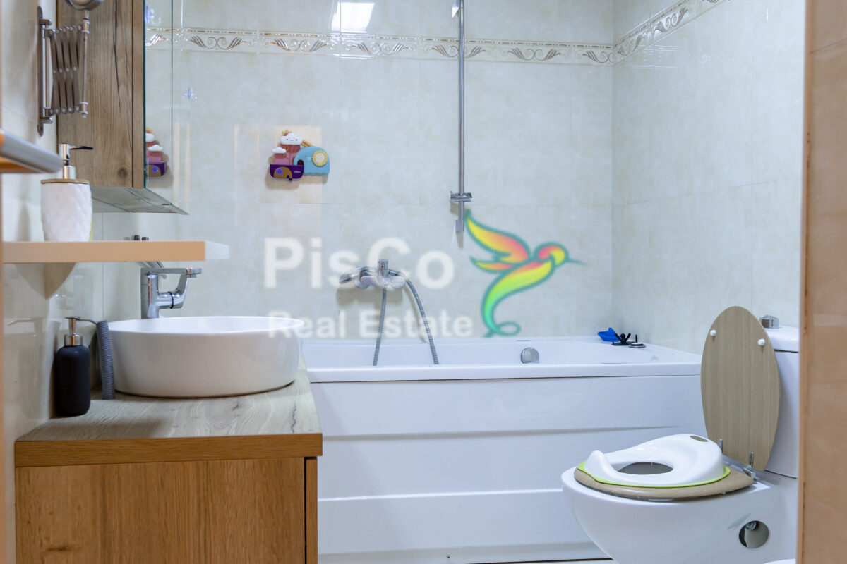 Nenamješten trosoban stan kod hrama - izdavanje 5 Nenamjesten trosoban stan kod hrama 11