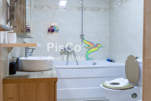 Nenamješten trosoban stan kod hrama-11