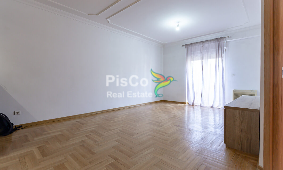 Nenamješten trosoban stan kod hrama-2