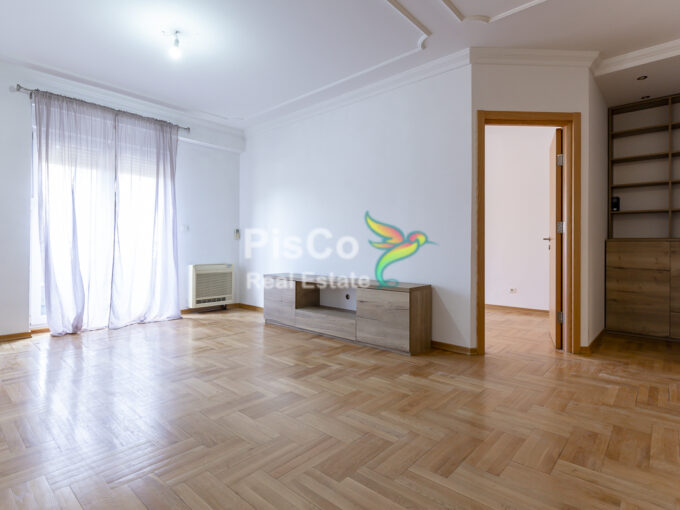 Nenamjesten trosoban stan kod hrama 4