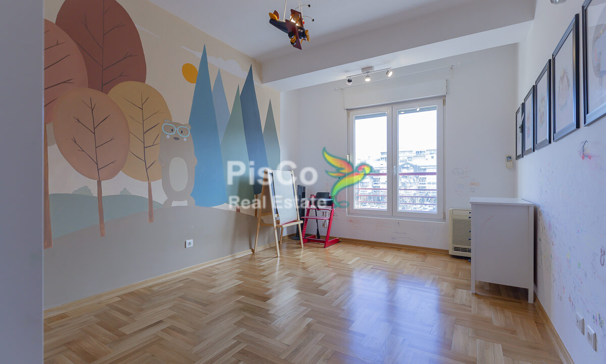 Nenamješten trosoban stan kod hrama-8