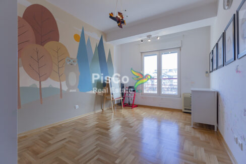 Nenamješten trosoban stan kod hrama-8