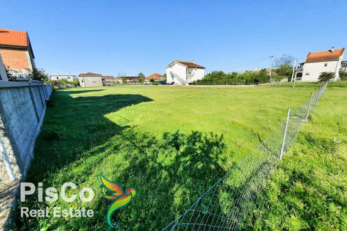 Prodaje se plac na Zlatici