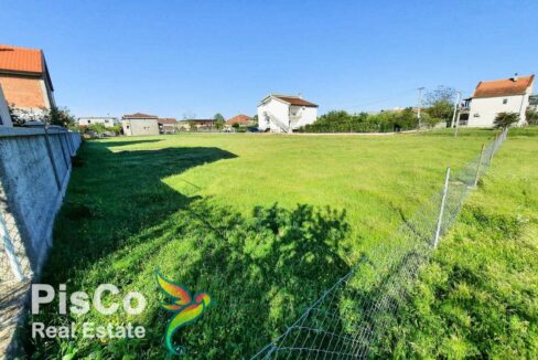 Prodaje se plac na Zlatici